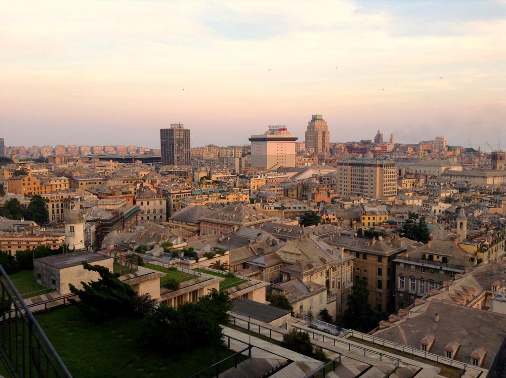 Appartamento In Centro Zona Fiera,Davanti Al Galliera Genoa Luaran gambar