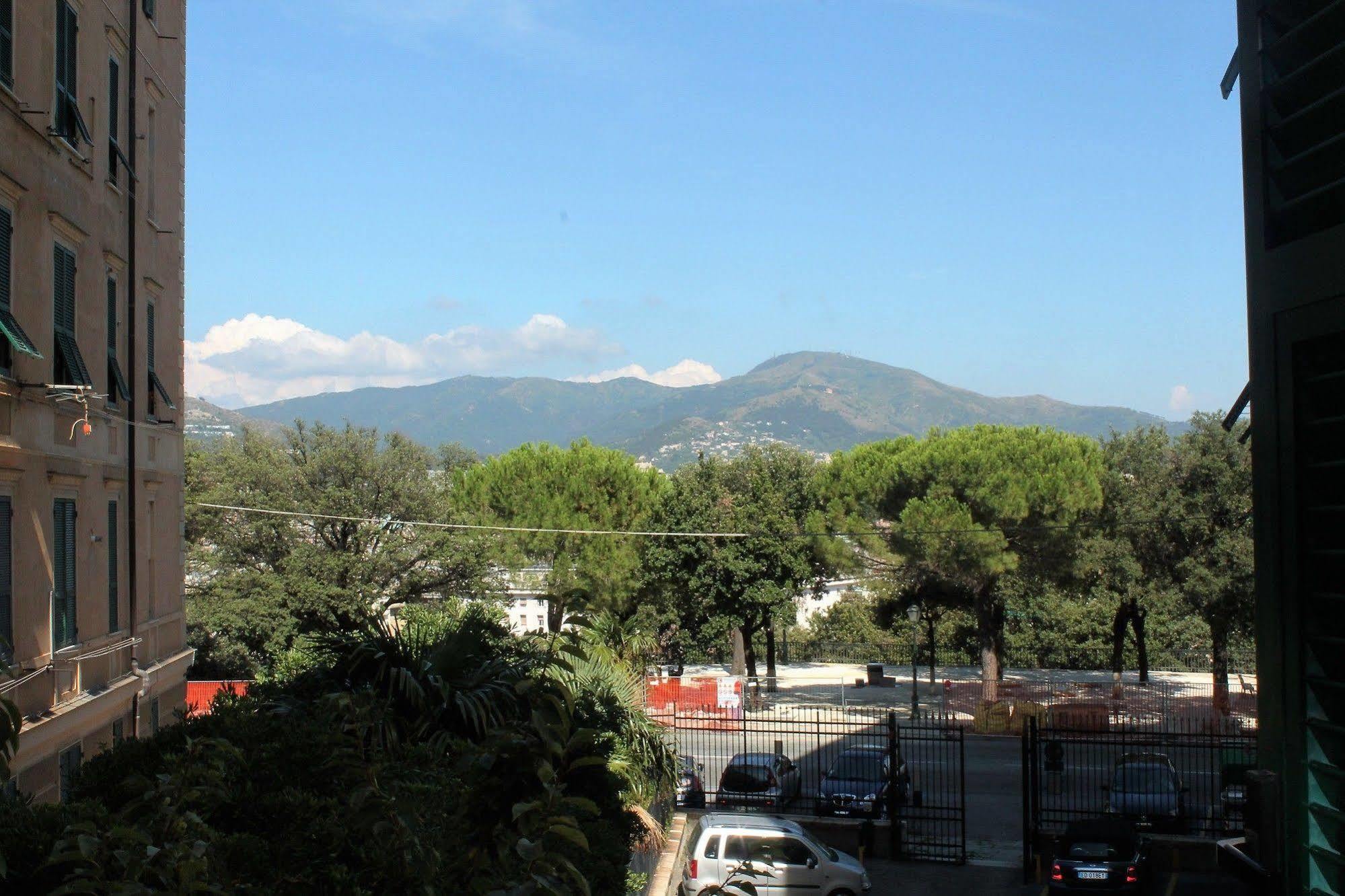 Appartamento In Centro Zona Fiera,Davanti Al Galliera Genoa Luaran gambar